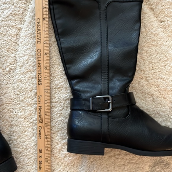Women’s black and brown tall zip boots. Size 9 - Picture 6 of 8